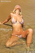 Zuzana-Drabinova-Surpreme-Bikini-pleasure-2006-07-04-b72qpi21vp.jpg