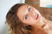 Clarice - Blue Eyed s73rvt4nek