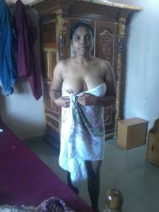 Amateur-Indian-Girlfriend-Exposed-Amakhati-x13-r75h15gako.jpg