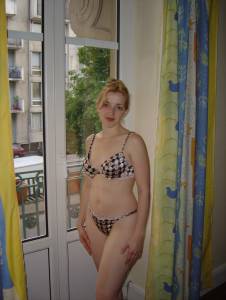Annie-on-holiday-%5Bx18%5D-h768fcty1f.jpg