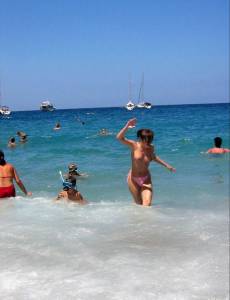 Polish-chick-topless-on-the-beach-during-vacation-%5Bx25%5D-t77tf0rvj3.jpg