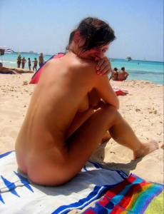Polish-chick-topless-on-the-beach-during-vacation-%5Bx25%5D-l77tf0sbef.jpg