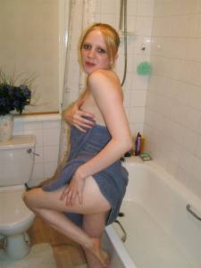 Hot-Blonde-Ex-Stripping-and-Spreading-%5Bx148%5D-amateur-n77t20fss4.jpg