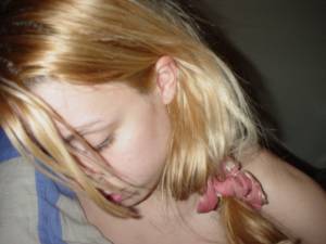 Amateur blonde teen with a leash [x101]d77wl8lx61.jpg