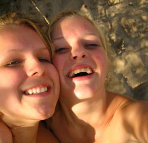 Teens-breasts-panties-holiday-public-beach-room-x56-d77xvg0a0u.jpg