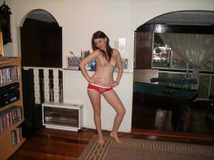 Hotness posing naked all over the house [x49] amateur-z77xxrdpdn.jpg