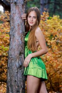 Hailey - Emerald in Fall 07-29-27860b2tgi.jpg